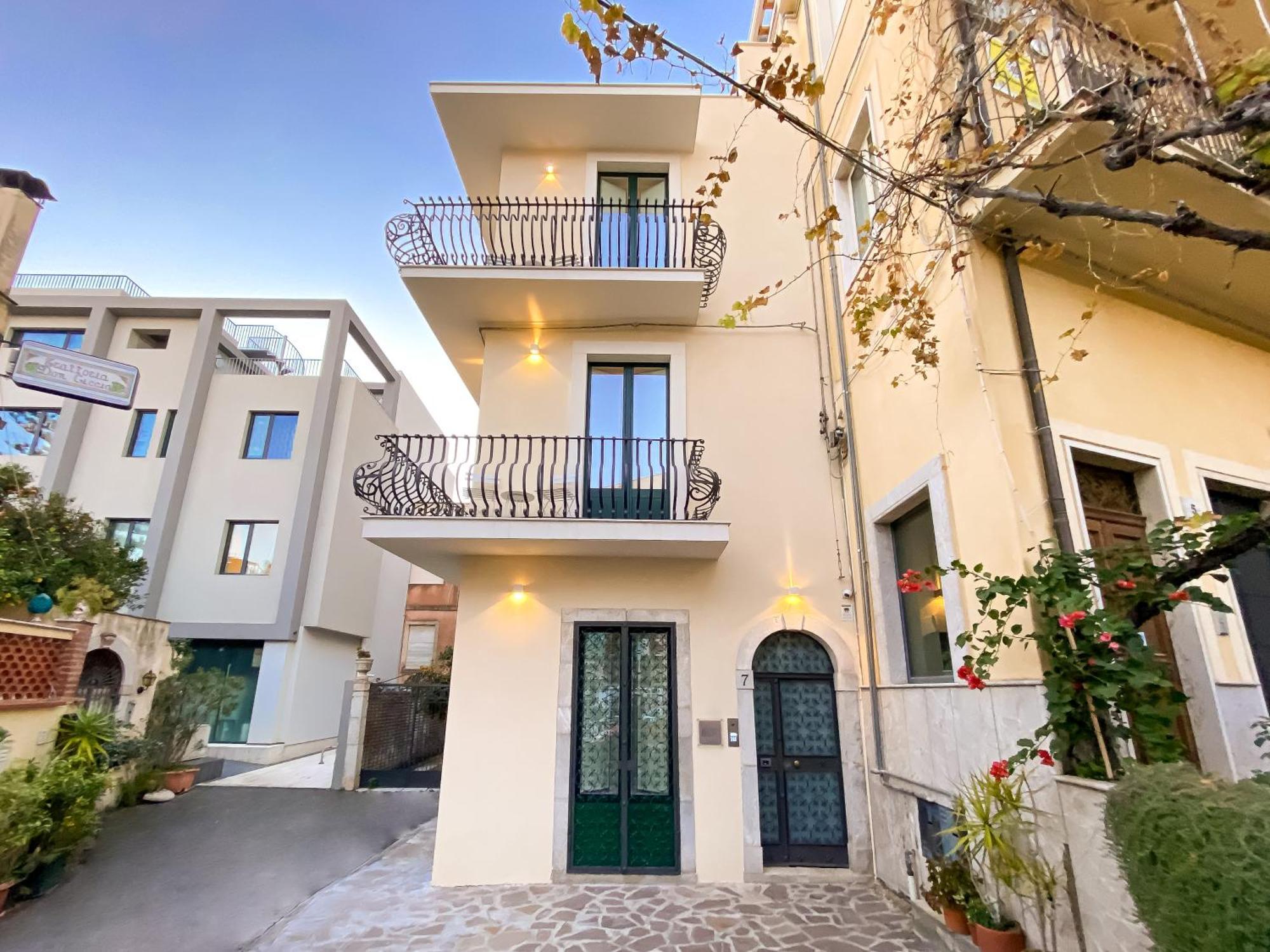 Longo Suites Таормина Екстериор снимка